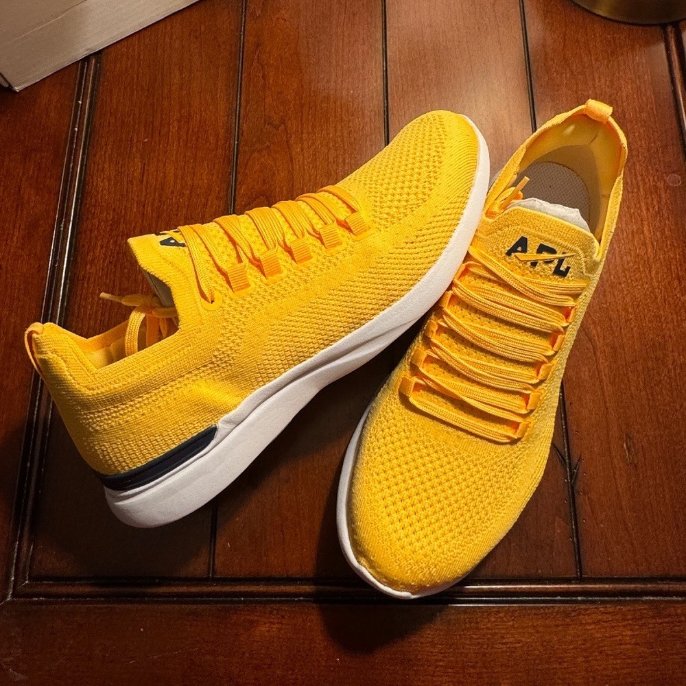 NIB - APL Size 10 Women's TechLoom Breeze Running Shoes -‎ Marigold/White
